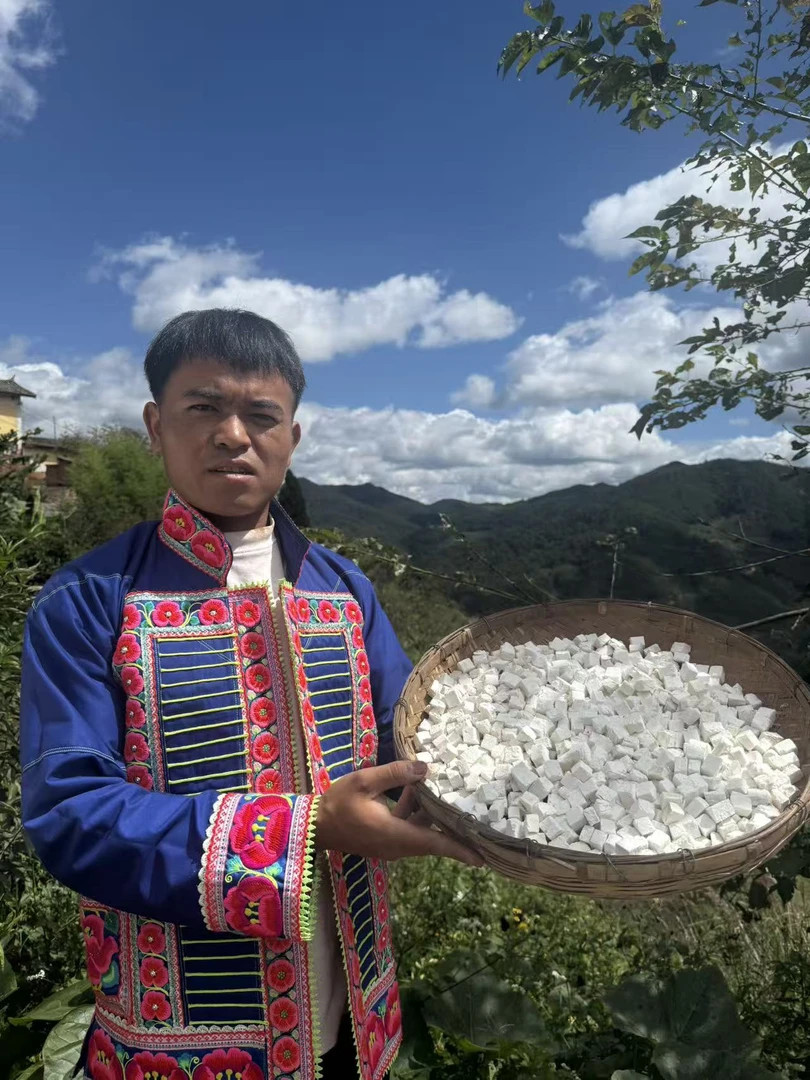 云南楚雄正宗深山云茯苓去皮中心茯苓丁茯苓