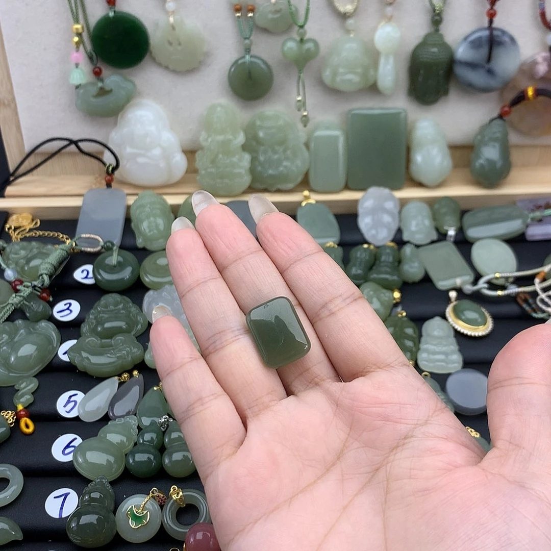彤***彤吊坠(不含链)未镶嵌和田玉