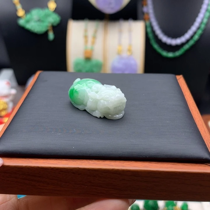 翡翠未镶嵌颈饰翡翠貔貅