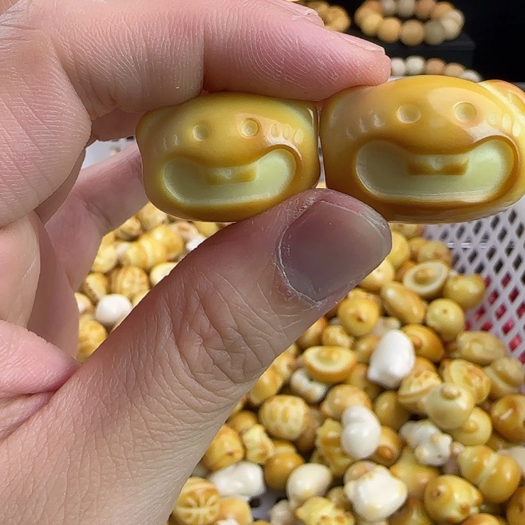 手串菩提根/象牙果微瑕疵炭烤呲牙鼠5颗（大小随机）