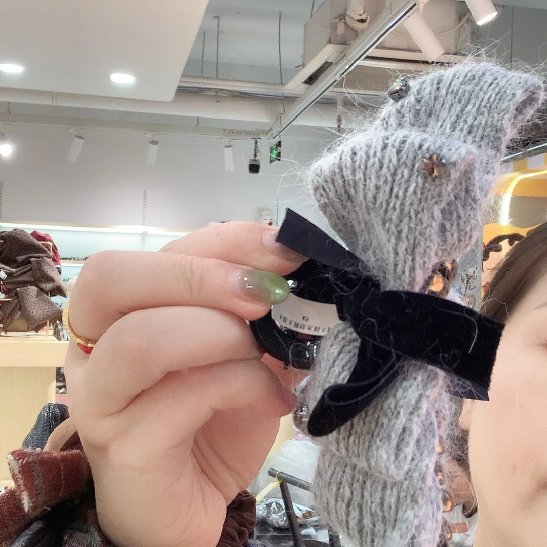 布艺非金属灰色毛线抓夹