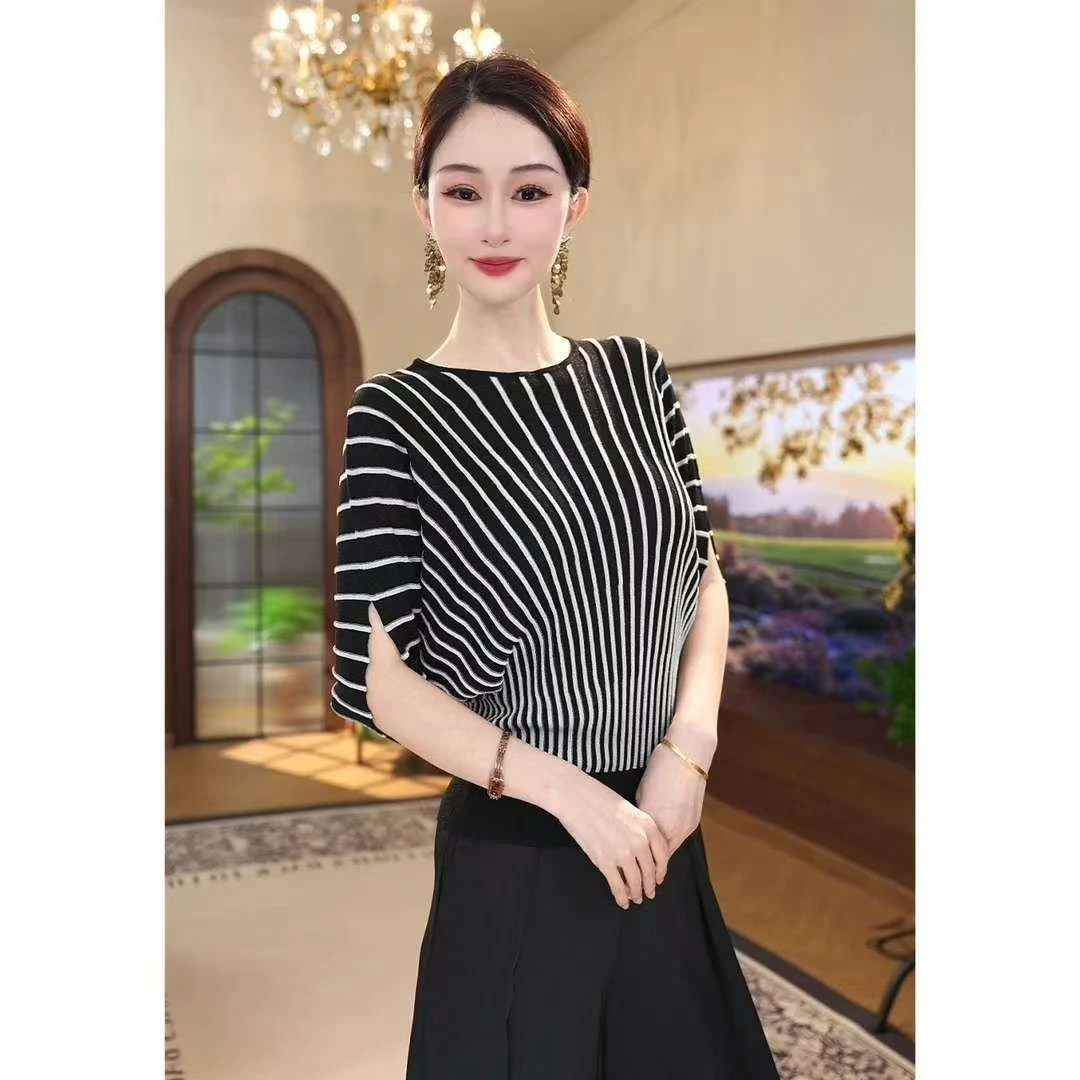 条纹圆领薄款夏季常规款毛针织衫洋气套头女装黑色显瘦中袖
