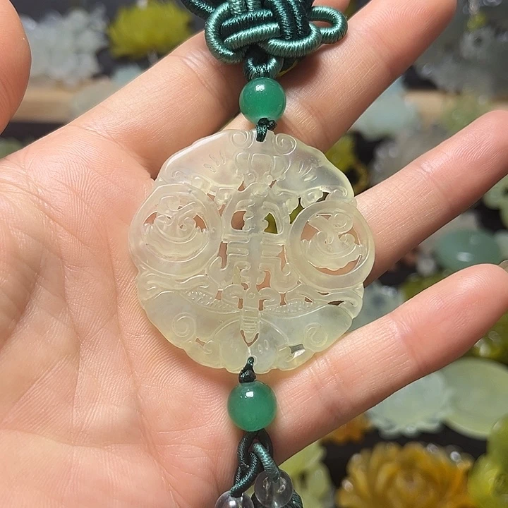 蛇纹石玉未镶嵌颈饰