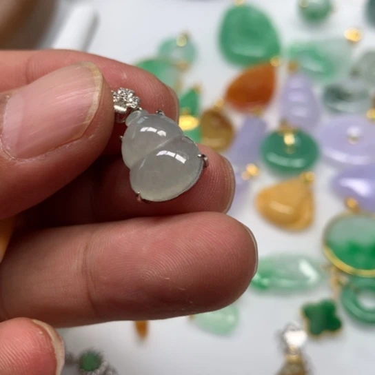 翡翠颈饰未镶嵌翡翠