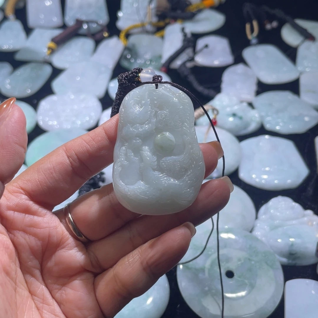 翡翠未镶嵌颈饰龙凤呈祥