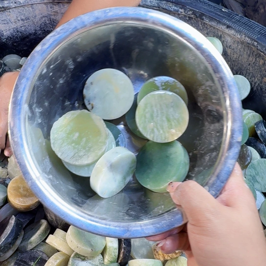 未镶嵌蛇纹石玉手镯心