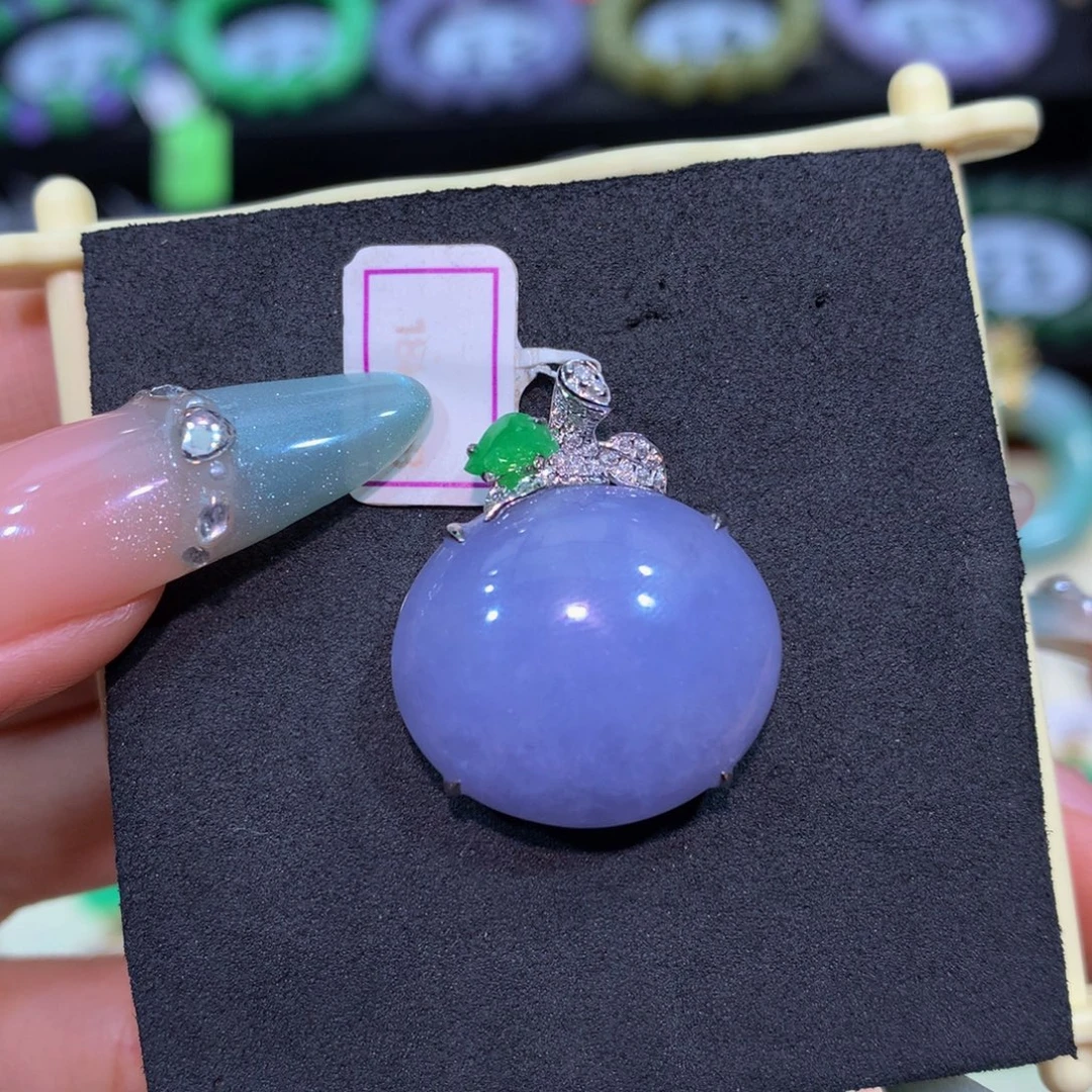 翡翠18K金镶嵌颈饰翡翠