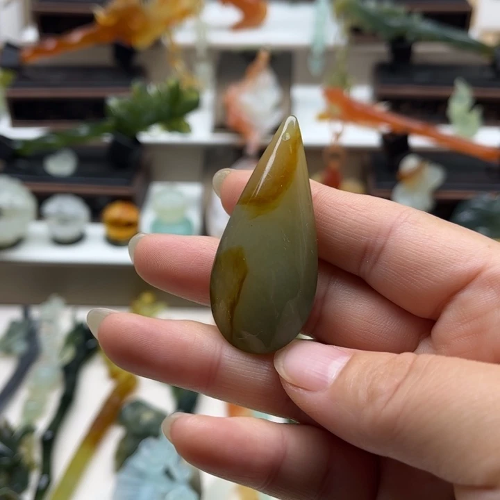 蛇纹石玉未镶嵌岫玉挂坠