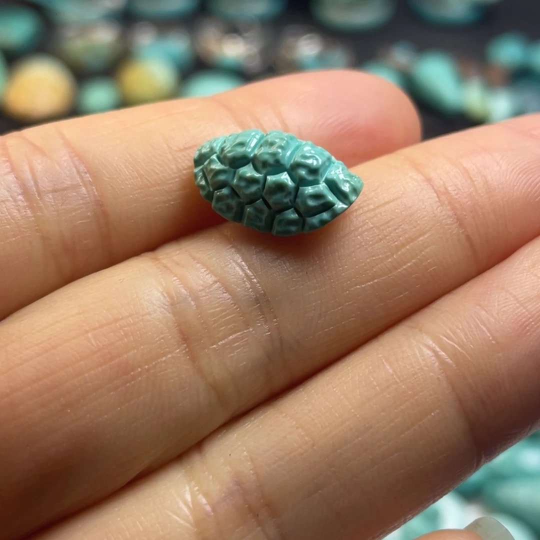 绿松石未镶嵌颈饰