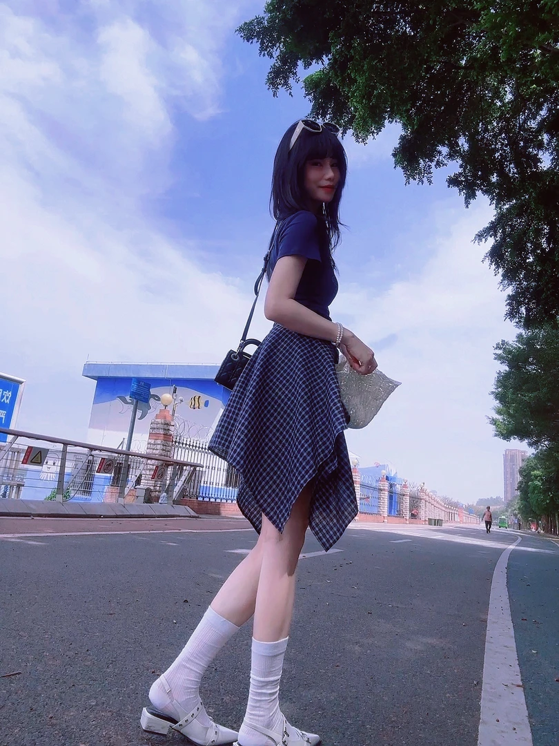 时尚不规则格纹半身裙高腰显瘦A字短裙洋气百搭夏季小雏菊短袖T恤