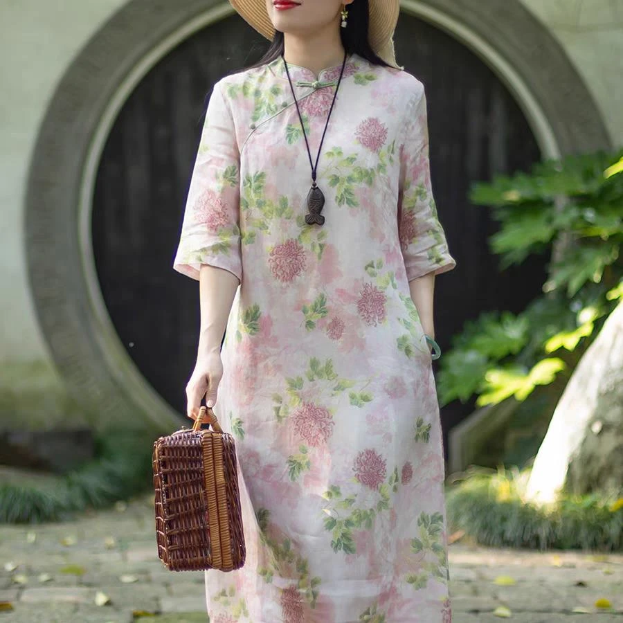 温婉气质苎麻棉印花改良旗袍2025新款立领盘扣中长款新中式连衣裙