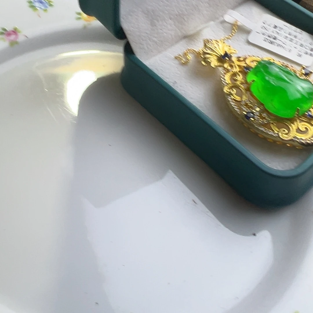 金银珠宝玉石镶嵌的建盏