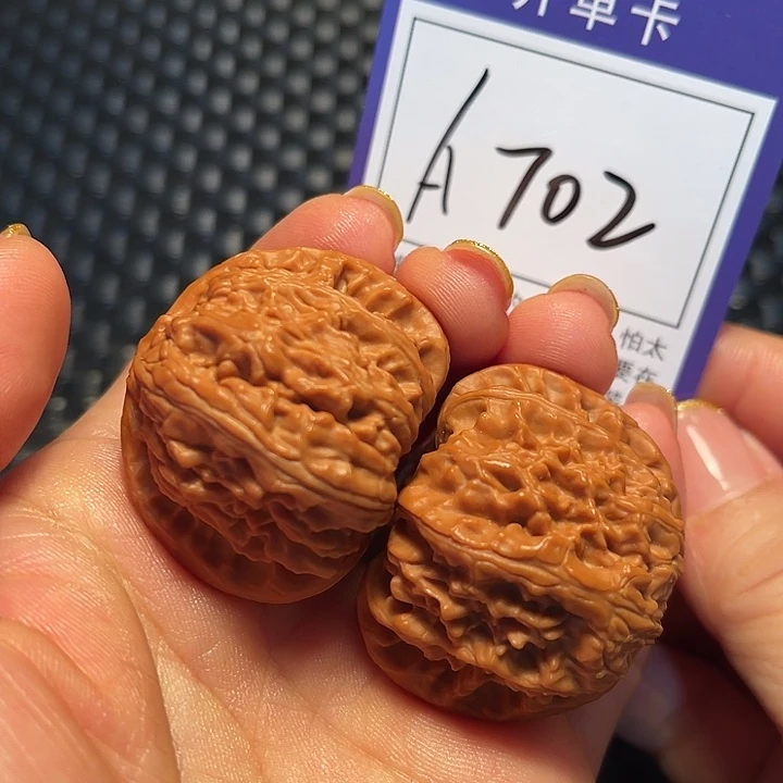 桃核把件40狮子A702