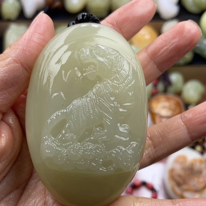 用***7石材古青石手把件