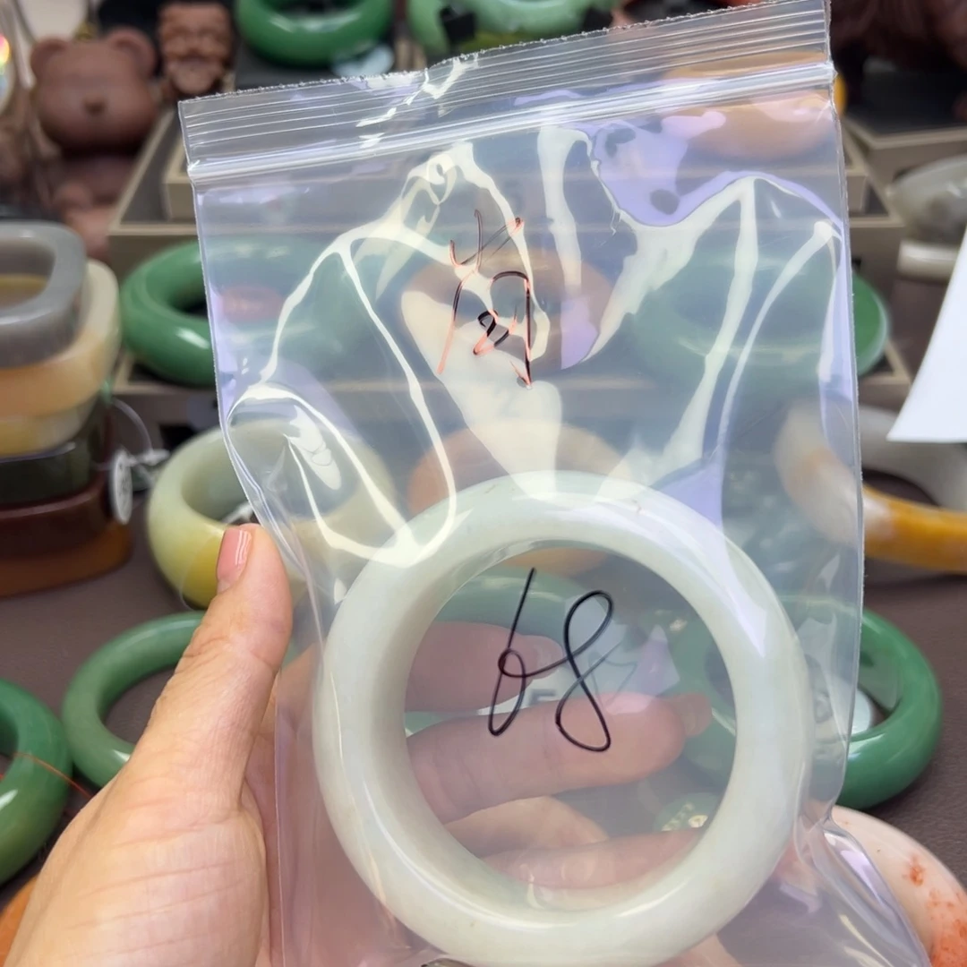 未镶嵌手镯石英岩玉肖