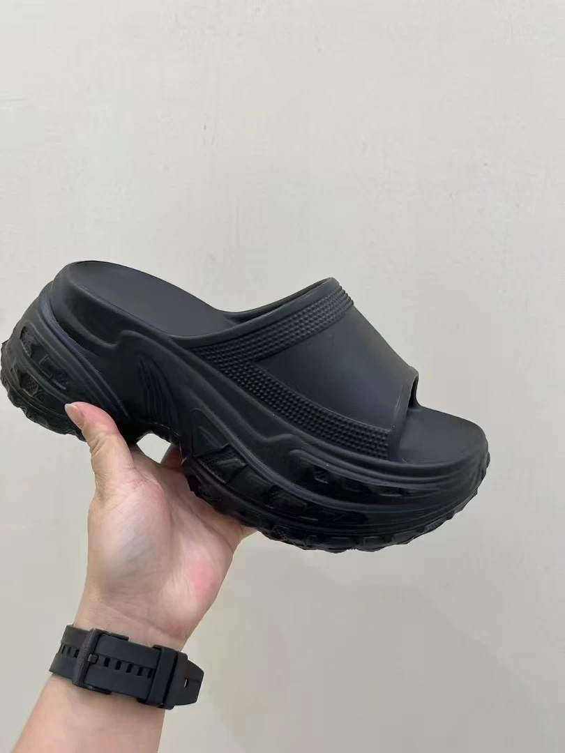 居家踩屎感拖鞋百搭舒适厚底沙滩人字拖外穿凉拖散步海边小个子