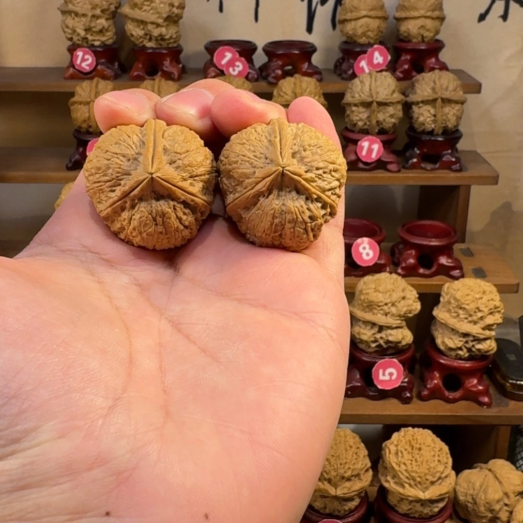 白***夜铁核桃把件铁狮子三棱