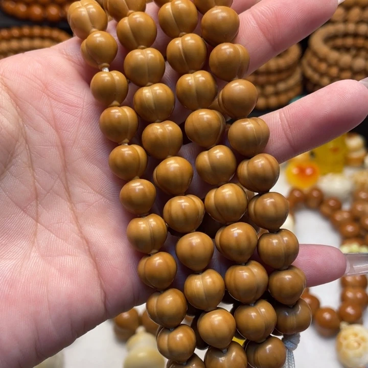 猴头核桃手串微瑕亮面小屁桃