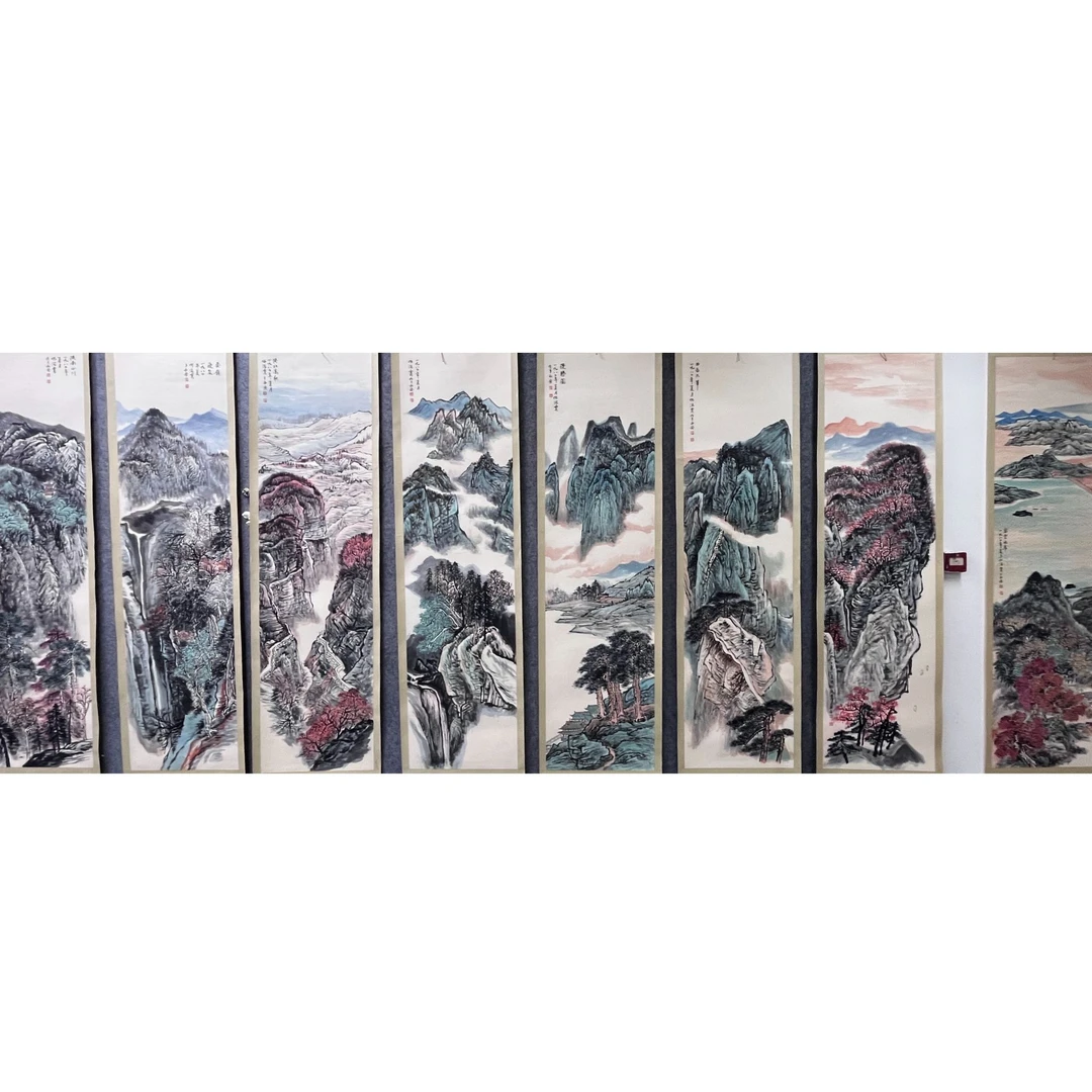 何 八条屏山水立轴177×45 7.1平尺（单）