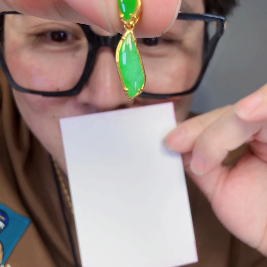 翡翠18K金镶嵌颈饰一件