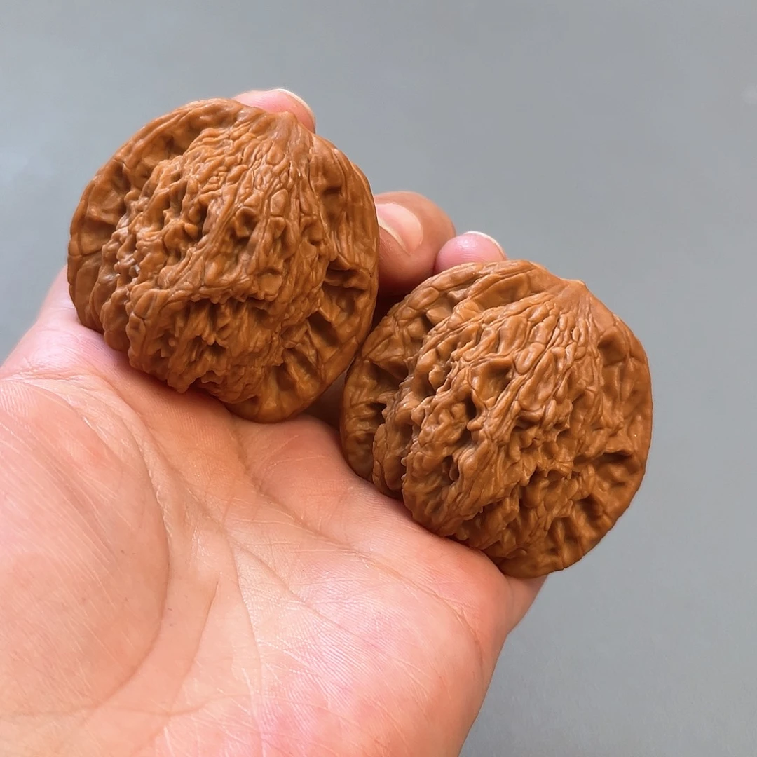 桃核把件46×42尺精修打底粗筋虎头CN01030