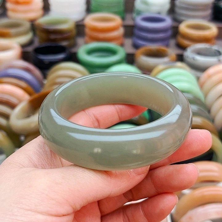 未镶嵌手镯（圆镯）石英质玉