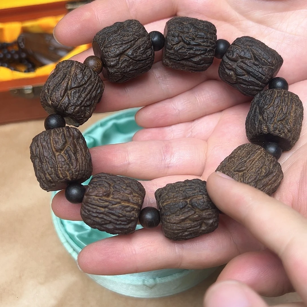 大叶紫檀（黑酸枝木类）