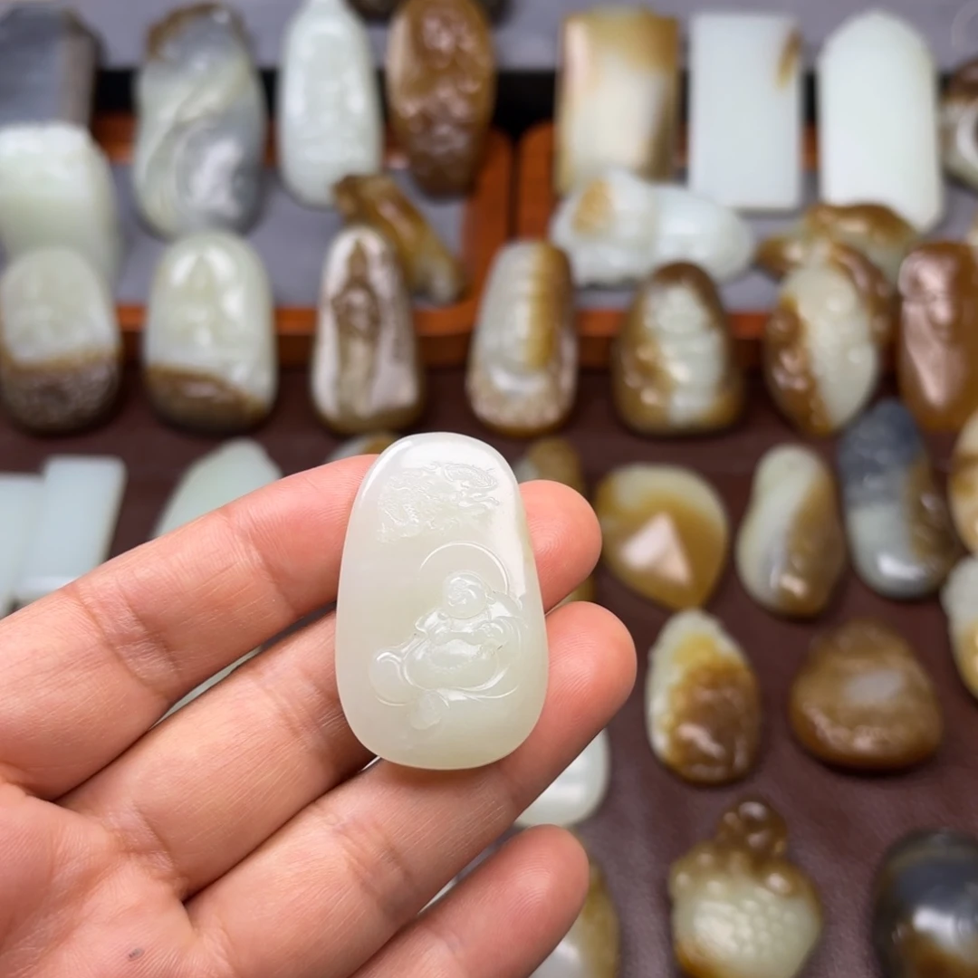 和田玉（糖玉）颈饰未镶嵌