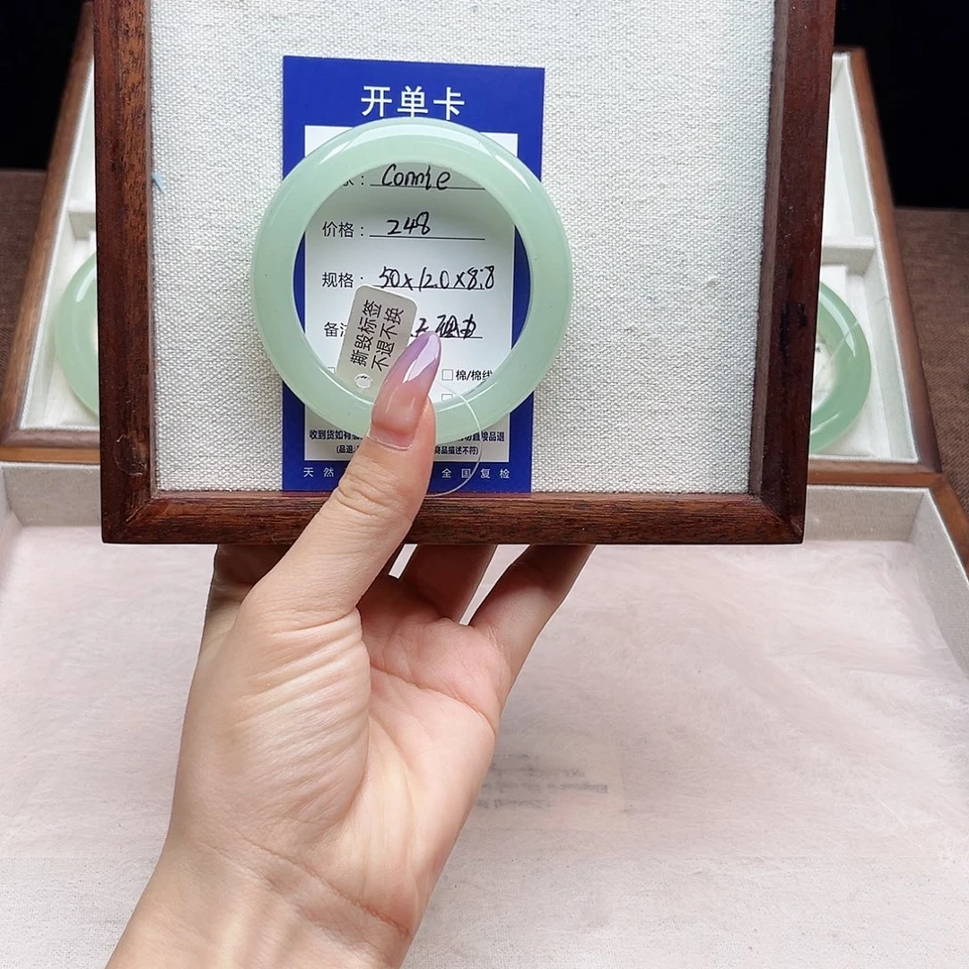 C***e石英质玉未镶嵌手镯
