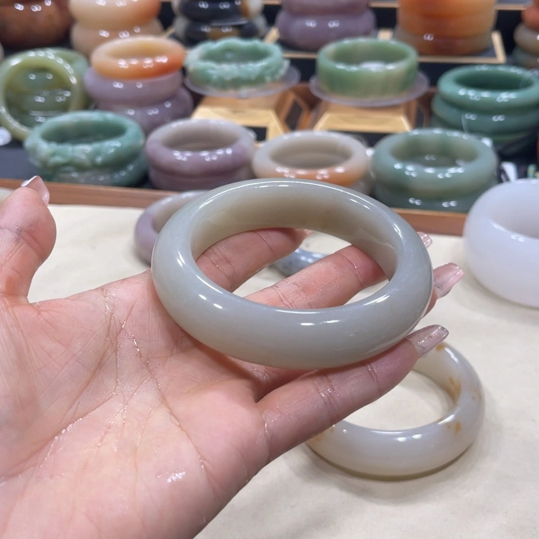 石英质玉手镯未镶嵌