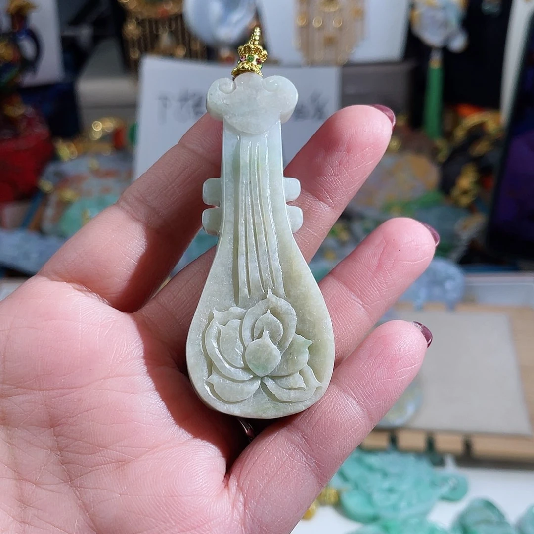 翡翠颈饰未镶嵌翡翠琵琶