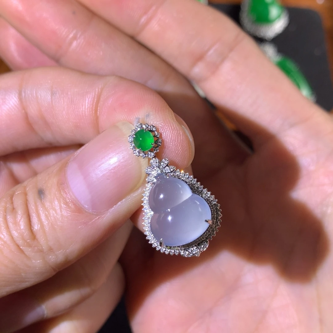 翡翠18K金镶嵌颈饰翡翠