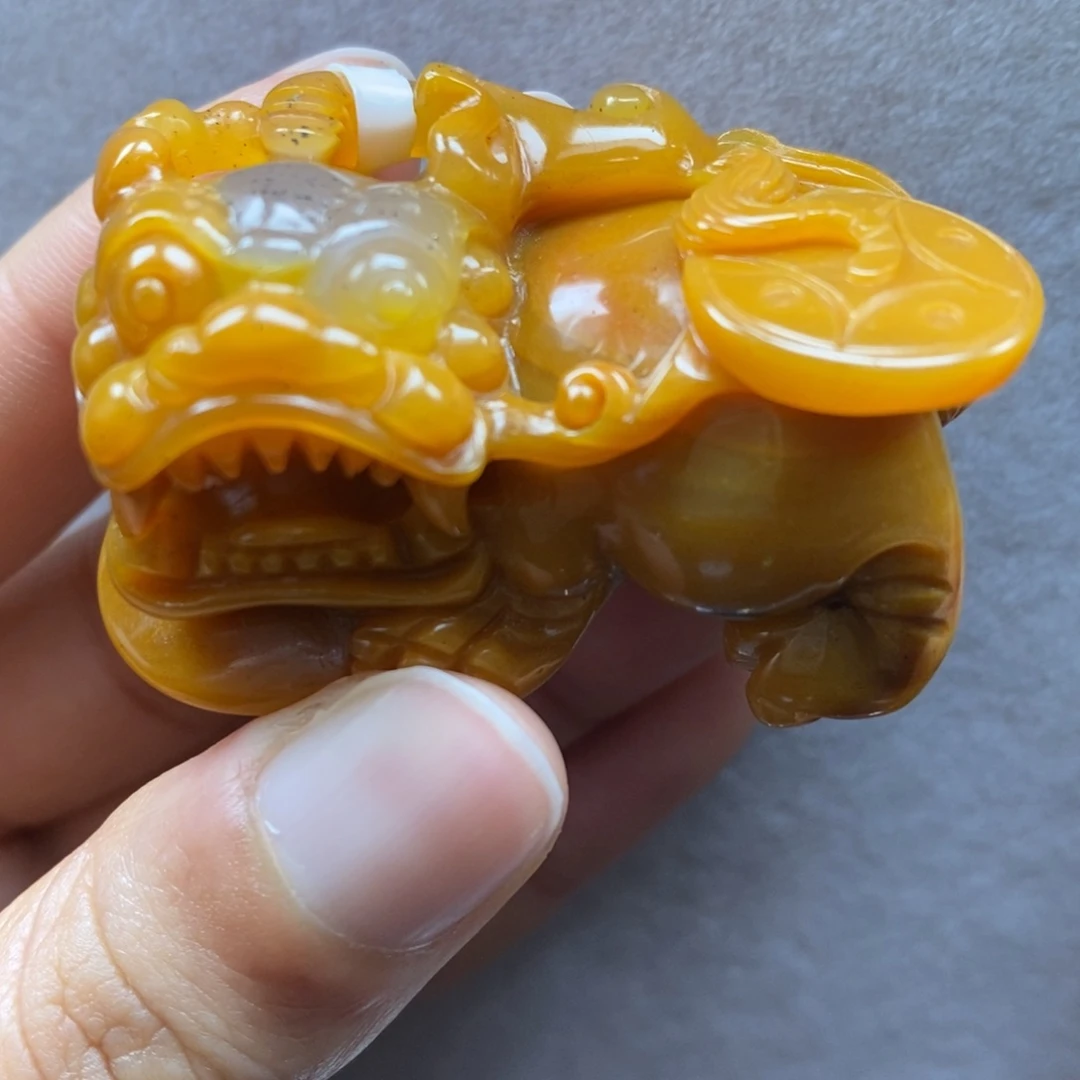 石英质玉（黄龙玉）未镶嵌颈饰