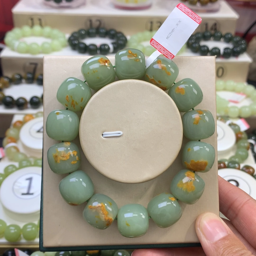 卧***游和田玉未镶嵌手链