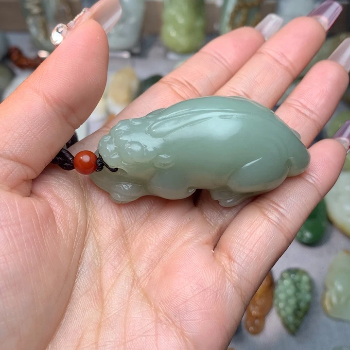 和田玉挂件未镶嵌捧***菊