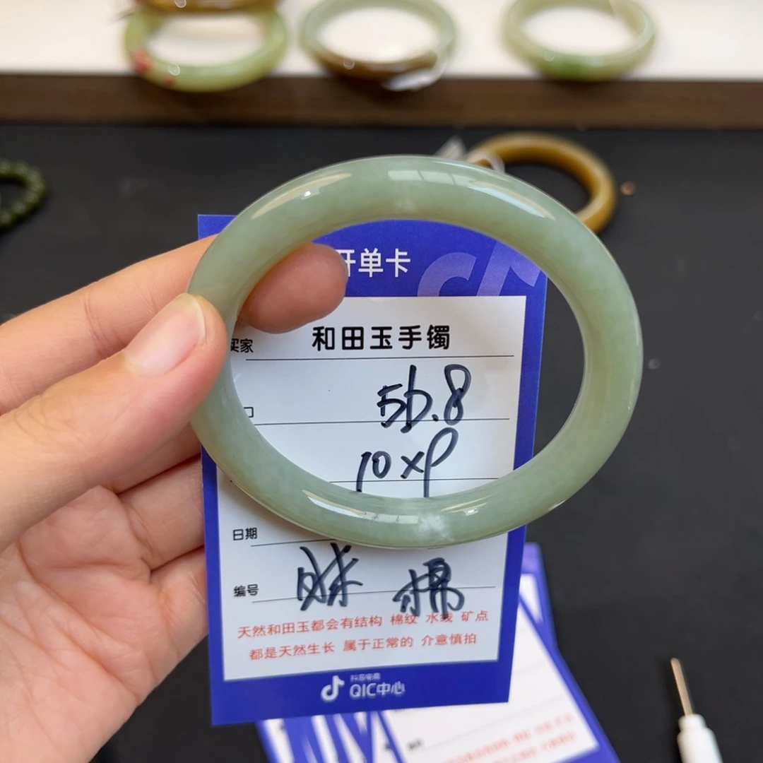 和田玉未镶嵌手镯