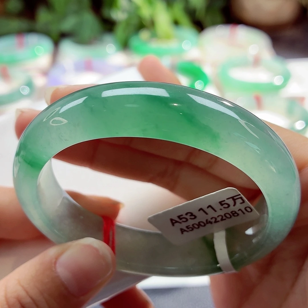 翡翠未镶嵌手镯（贵妃镯）冰绿点翠68-53.7贵14