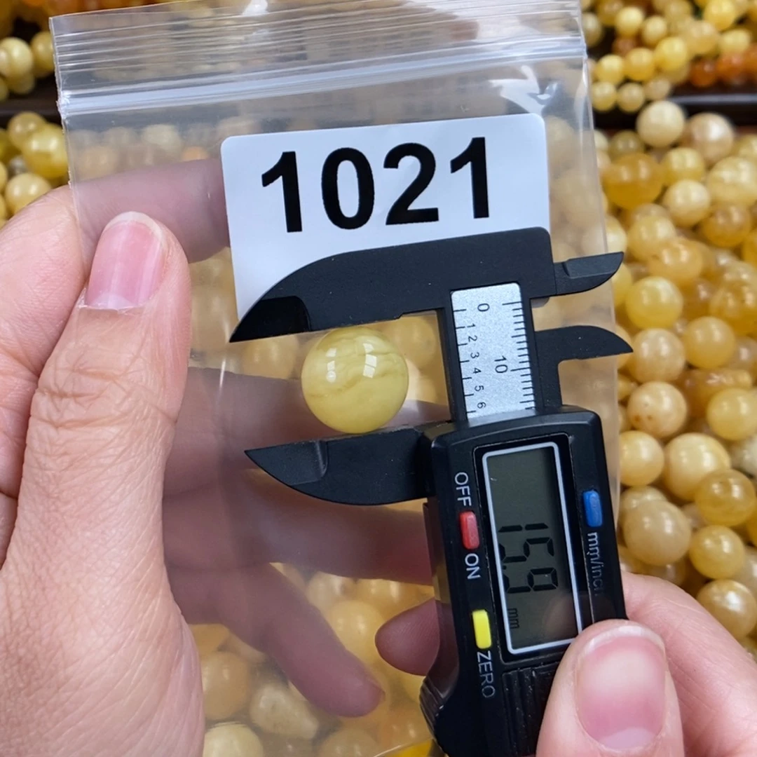 未镶嵌琥珀珠宝奇石