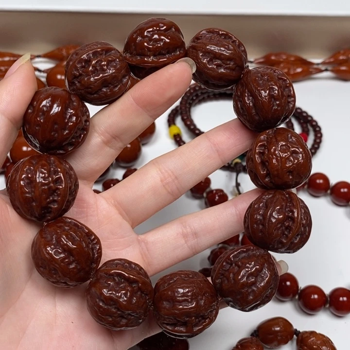 希***洋橄榄核雕刻工艺的发展