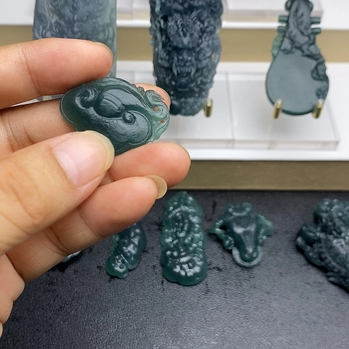 路***哥未镶嵌定制翡翠毛货