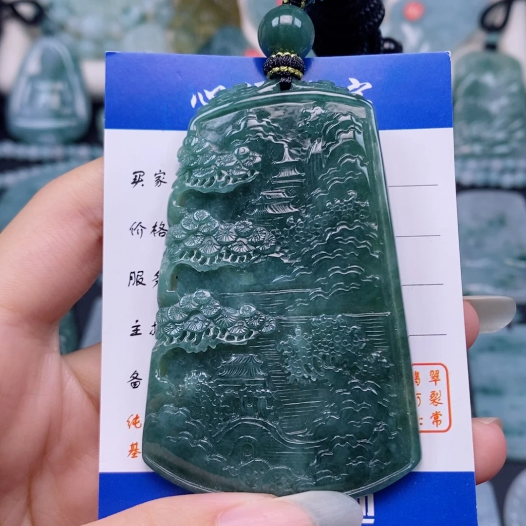 翡翠未镶嵌颈饰山水