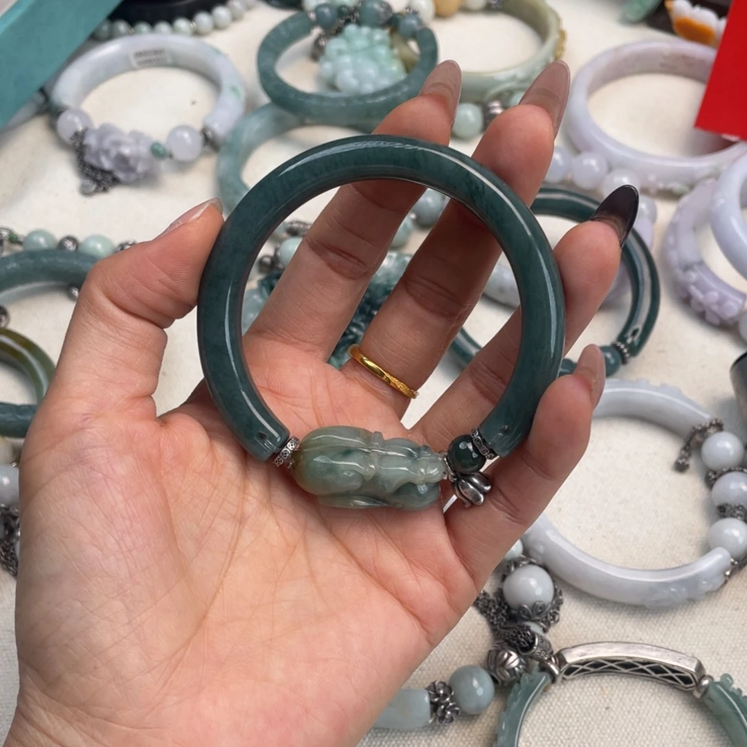 年***条翡翠未镶嵌手链手镯