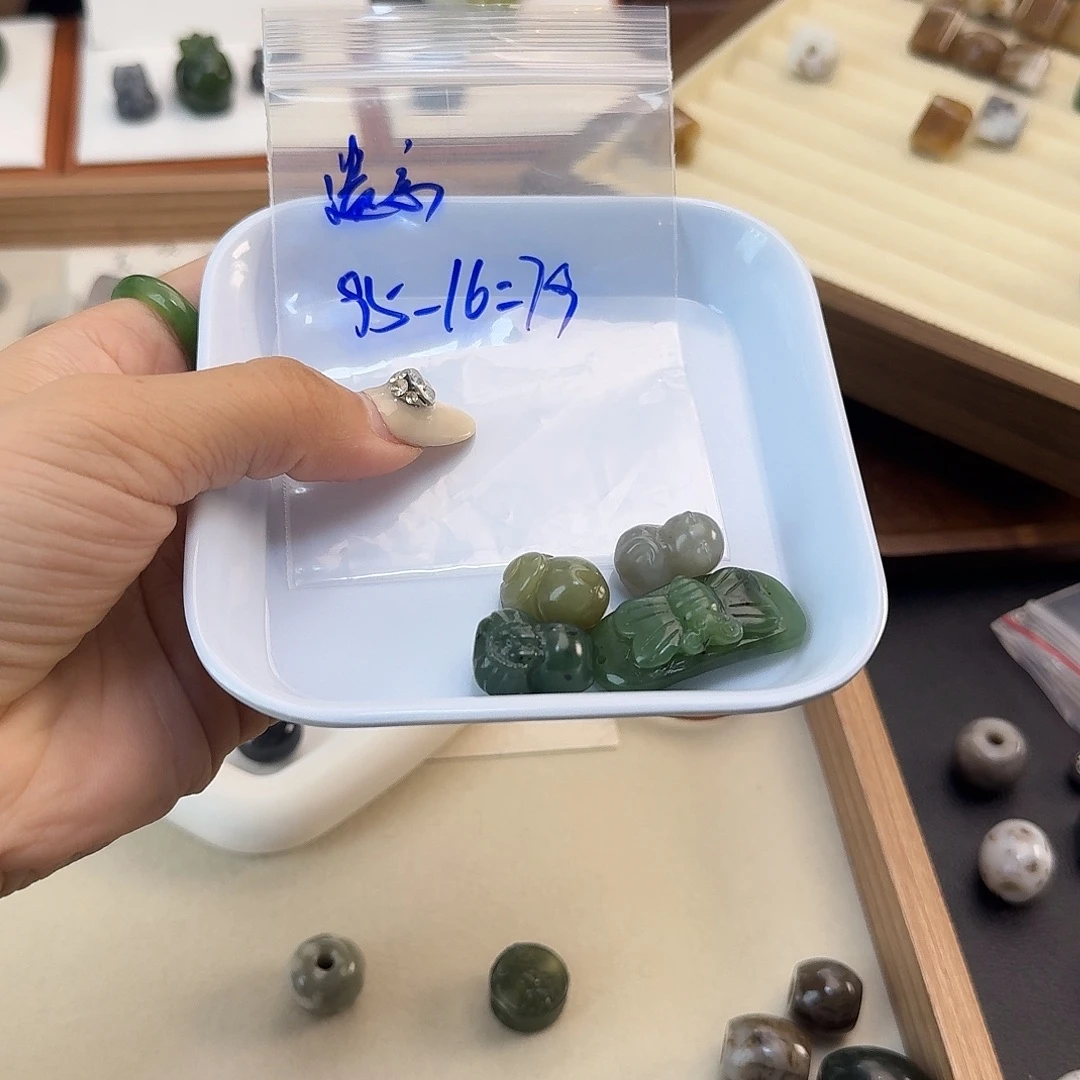 ****忘颈饰未镶嵌和田玉