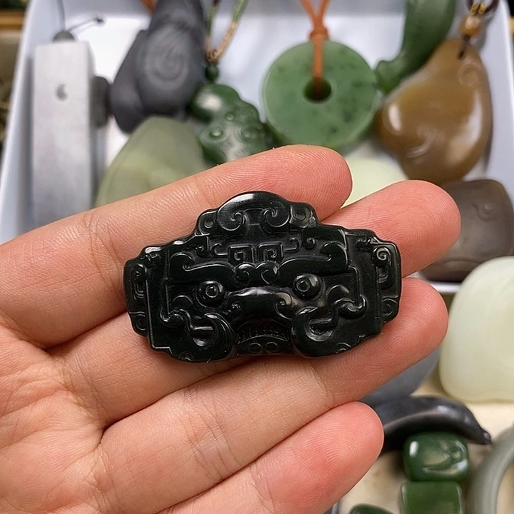 颈饰未镶嵌和田玉