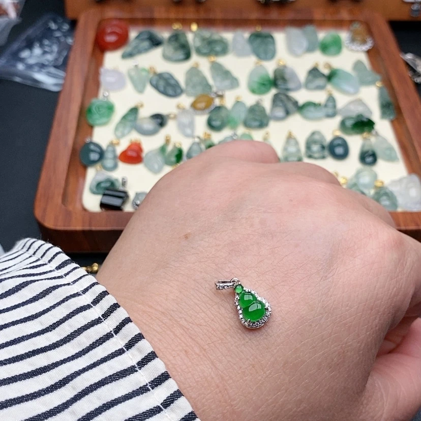 【闪购商品】翡翠吊坠(赠链)银S925镶嵌吊坠