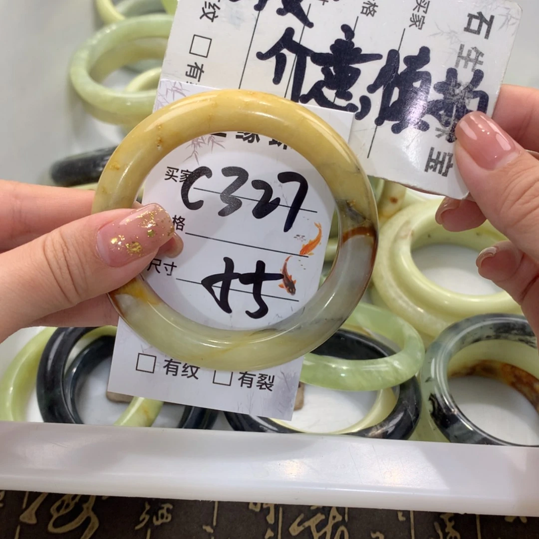 【闪购商品】蛇纹石玉未镶嵌手镯水**?