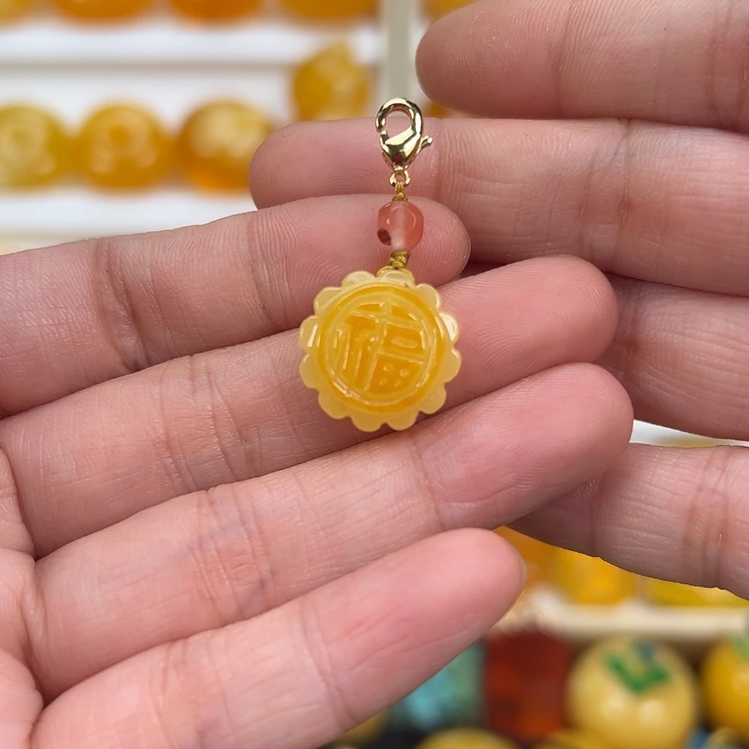 李***明蜜蜡未镶嵌颈饰蜜蜡