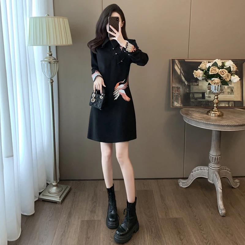 开春女装气质中长款大码新中式长袖茶歇裙纯色单排扣连衣裙裙子春