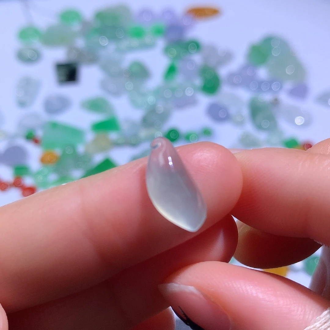 翡翠颈饰未镶嵌瓜