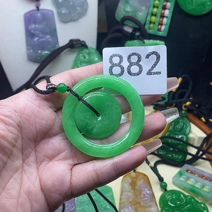翡翠未镶嵌吊坠(赠链)